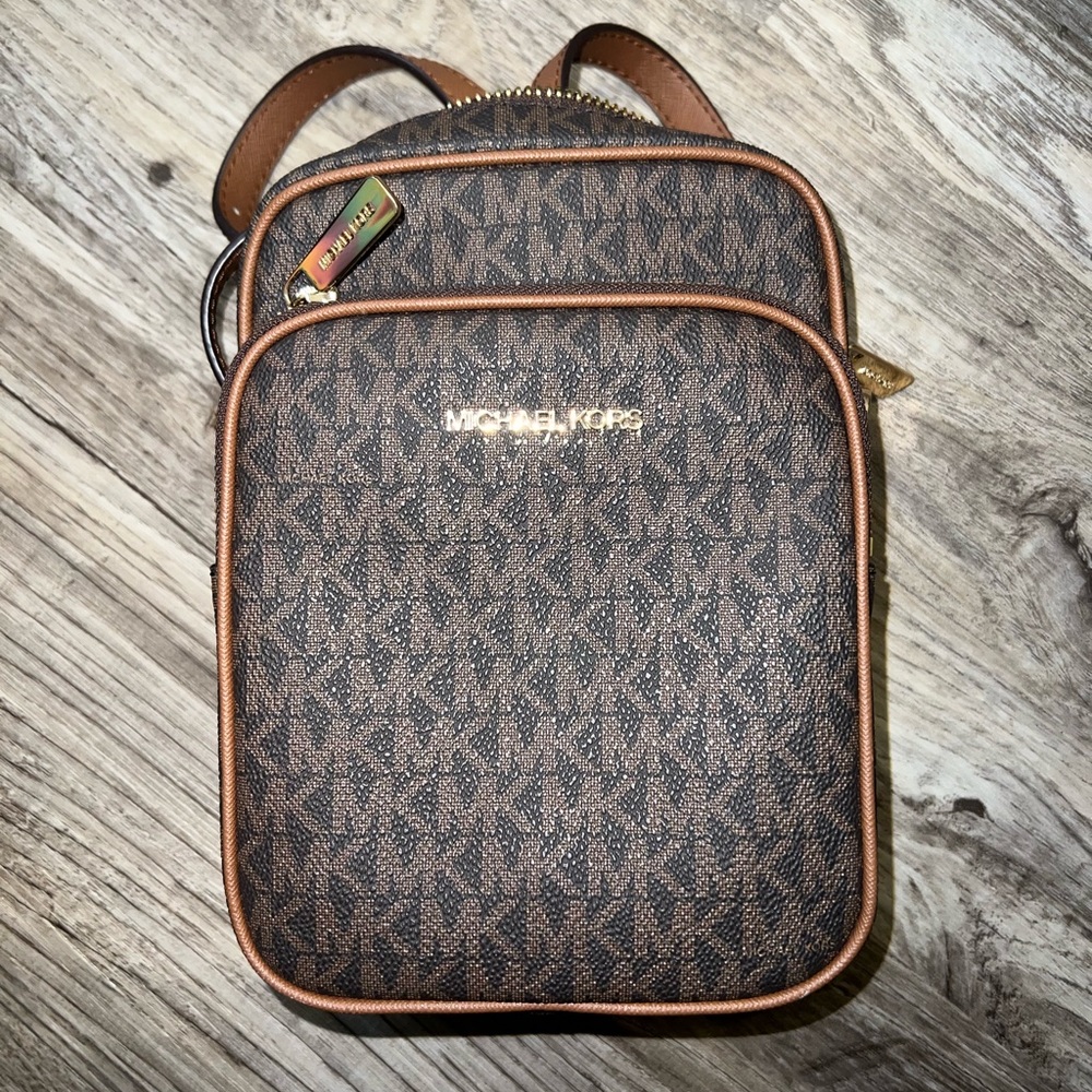 Micheal Kors Jet set crossbody